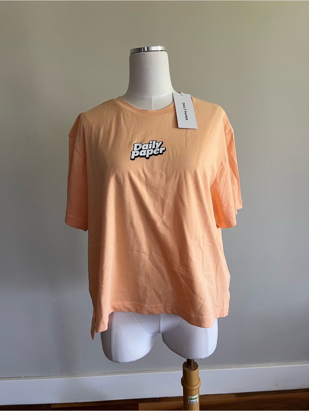 DAILY PAPER Reanne T-Shirt in Peach Quartz Orange color Size: M NWT